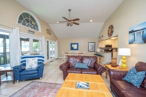 Smart-TV, Netflix, Hulu, DVD-Player