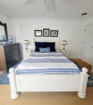 3 bedrooms, desk, WiFi, bed sheets