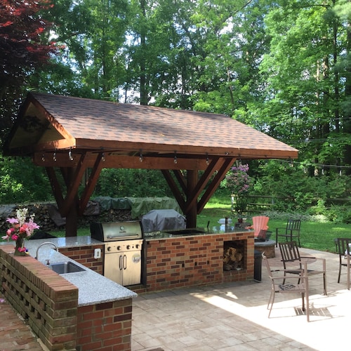 This charming and spacious home on 1.5 acres..SLEEPS  16 and 35 NEARBY COTTAGE
