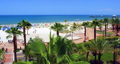 Royal Paradise at The Avalon | Clearwater Getaway with Pool & Gym