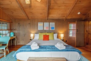 2 bedrooms, iron/ironing board, free WiFi, bed sheets - Private Beach, Outdoor Dining, Firepit (Oostburg)