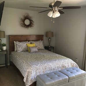 1 bedroom, iron/ironing board, WiFi, bed sheets - Newly remodeled condo in Southern Utah! (St George)