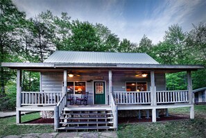 Exterior - 2-bedroom cabin just 13 minutes from Great Smoky Mountains National Park (Bryson City)