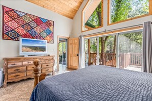 3 bedrooms, desk, iron/ironing board, travel crib - Large, Beautiful Cabin on Tonto Creek in Kohl's Ranch /Game Room/Hot Tub/Views (Payson)