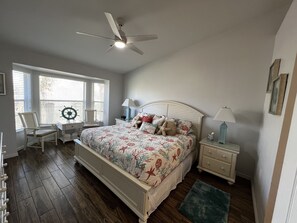 2 slaapkamers, een strijkplank/strijkijzer, wifi (toeslag), beddengoed