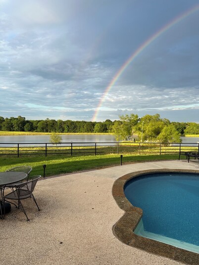 Secluded 5BR Ranch house: Heated Pool, Fishing Pond, Relaxing & Scenic Views 13+