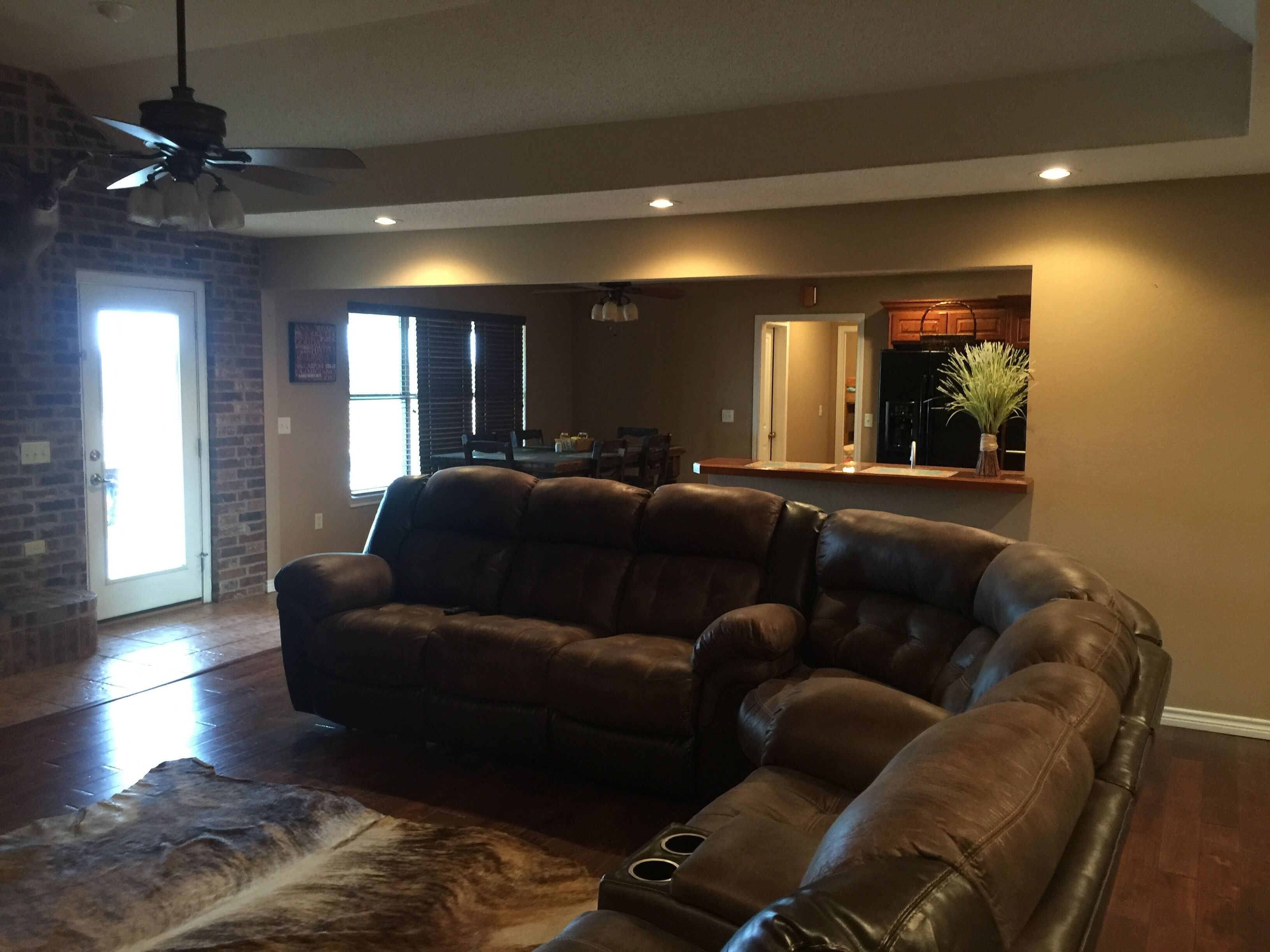 Smart TV, fireplace, DVD player, books