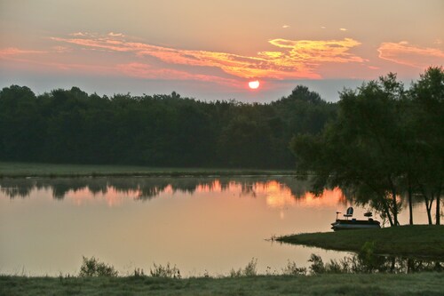 Secluded 5BR Ranch house: Heated Pool, Fishing Pond, Relaxing & Scenic Views 13+