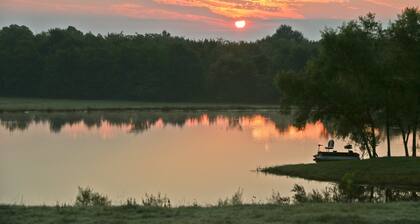 Secluded 5BR Ranch house: Heated Pool, Fishing Pond, Relaxing & Scenic Views 13+