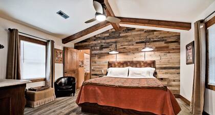 Historiallinen Main St Wooded Bluff ja suuri yksityinen terassi ylellinen majoitus jopa 6: lle