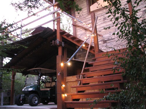 Crow's Nest Cabin on Piper Lane