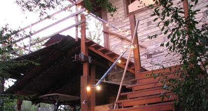 Crow's Nest Cabin on Piper Lane