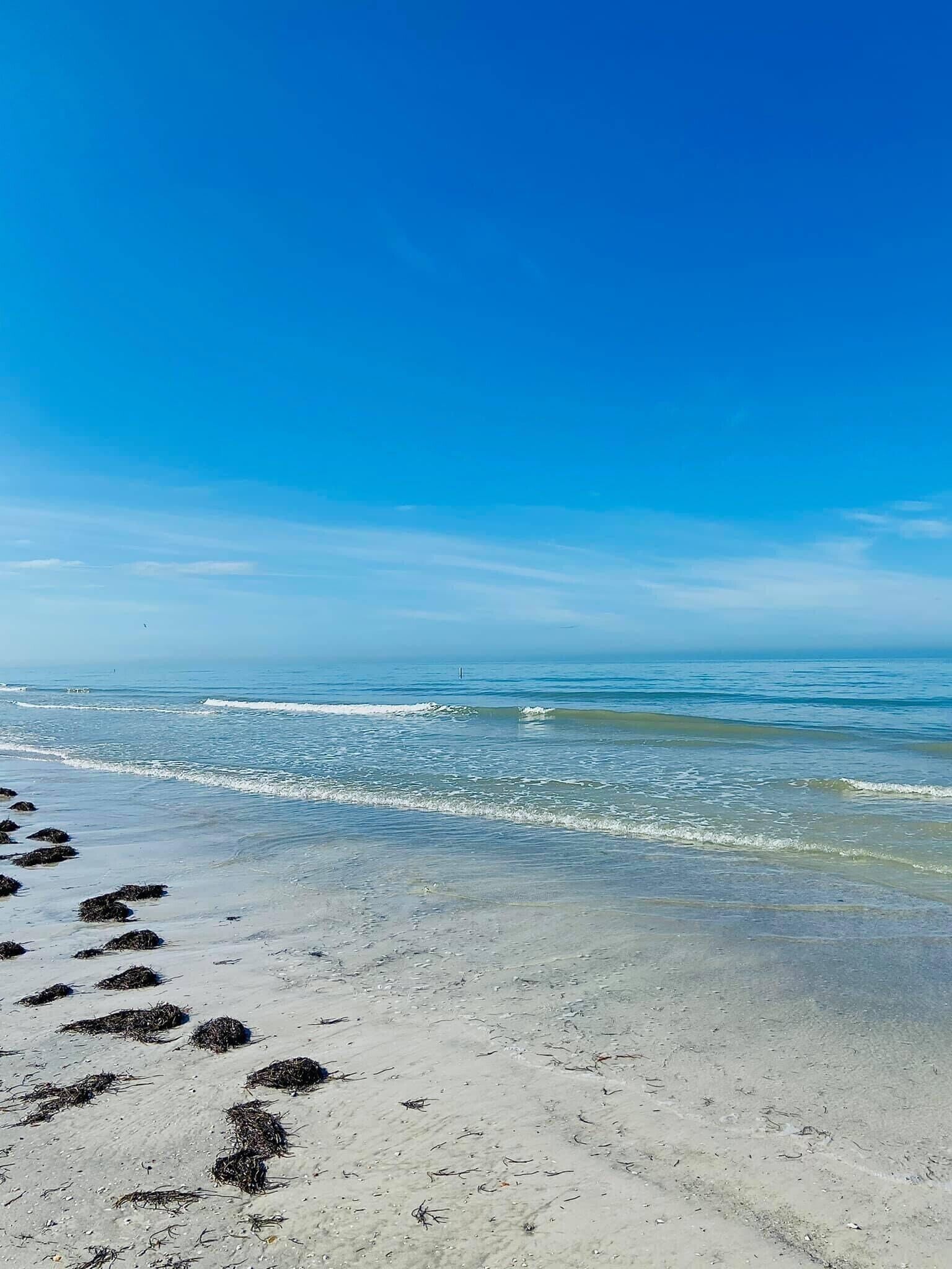 Beach nearby, sun loungers, beach towels