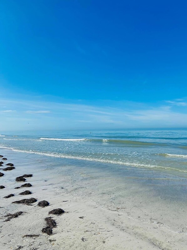 Beach nearby, sun loungers, beach towels