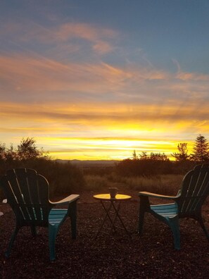 Property grounds - PRIVATE 30' SWIMMING POOL & HOT TUB Amazing Views & Serenity Close to SEDONA!  (Cottonwood)