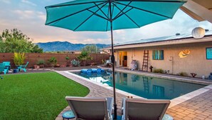 A backyard with a swimming pool, a patio with chairs, and a wooden fence. - PRIVATE HEATED SWIMMING POOL & HOT TUB Amazing Views, Privacy & Close to SEDONA! (Cottonwood)