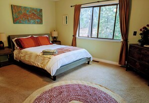 4 chambres, fer et planche à repasser, lit parapluie, Wi-Fi gratuit