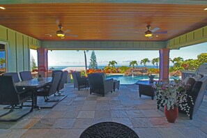 Outdoor dining - Breathtaking Kona Home - Heated Pool / Air conditioning and Beautiful Sunsets  (Kailua-Kona)