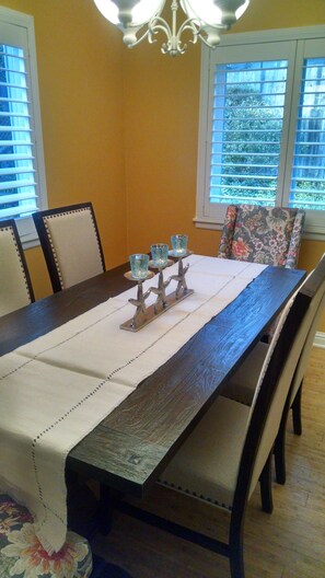 Dining - Charming Remodeled Single Level. HotTub. Fenced backyard. Porch view! (Cambria)