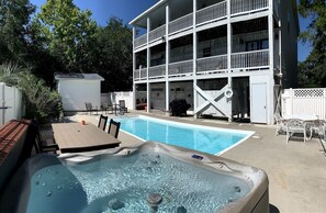 Alberca al aire libre y alberca climatizada