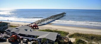 Wine & Roses:6 bed, 6 bath, sleep 16, HEATED pool, hot tub, steamroom, golfcart.