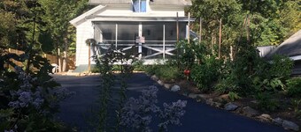 Great house! Perfect location! Walk everywhere! 4 bedrooms plus loft, 2baths