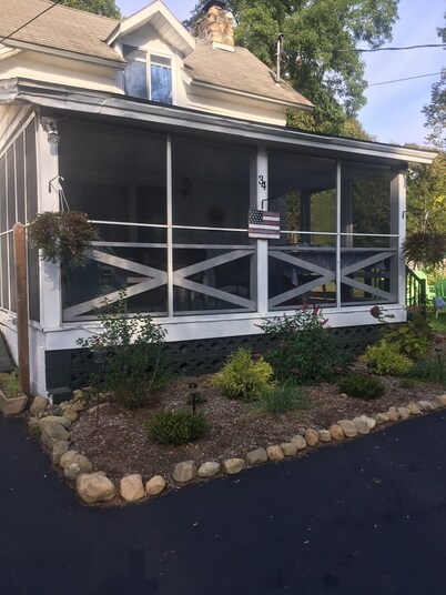 Great house! Perfect location! Walk everywhere! 4 bedrooms plus loft, 2baths