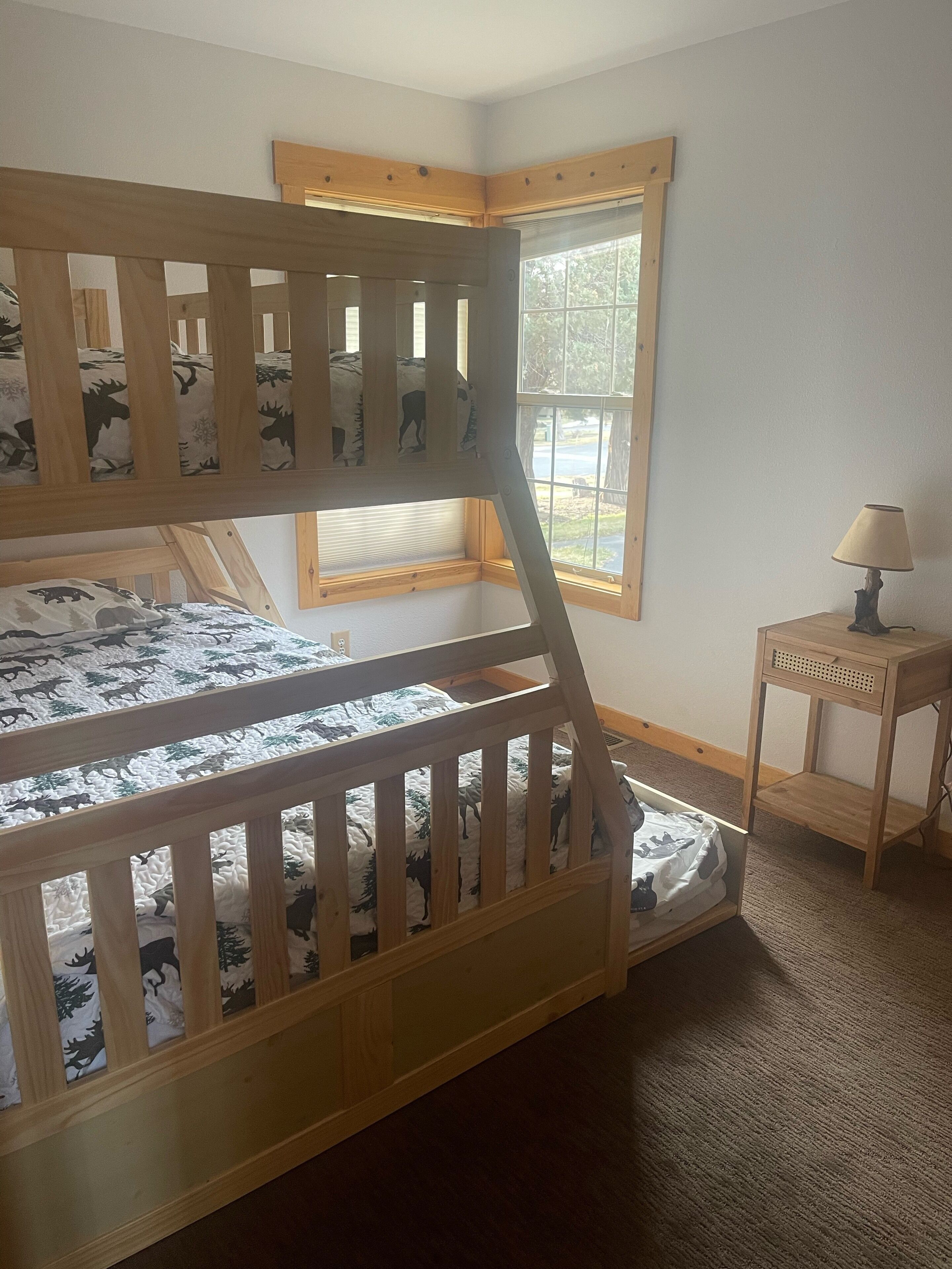 3 多间卧室、熨斗/熨衣板、WiFi、床单