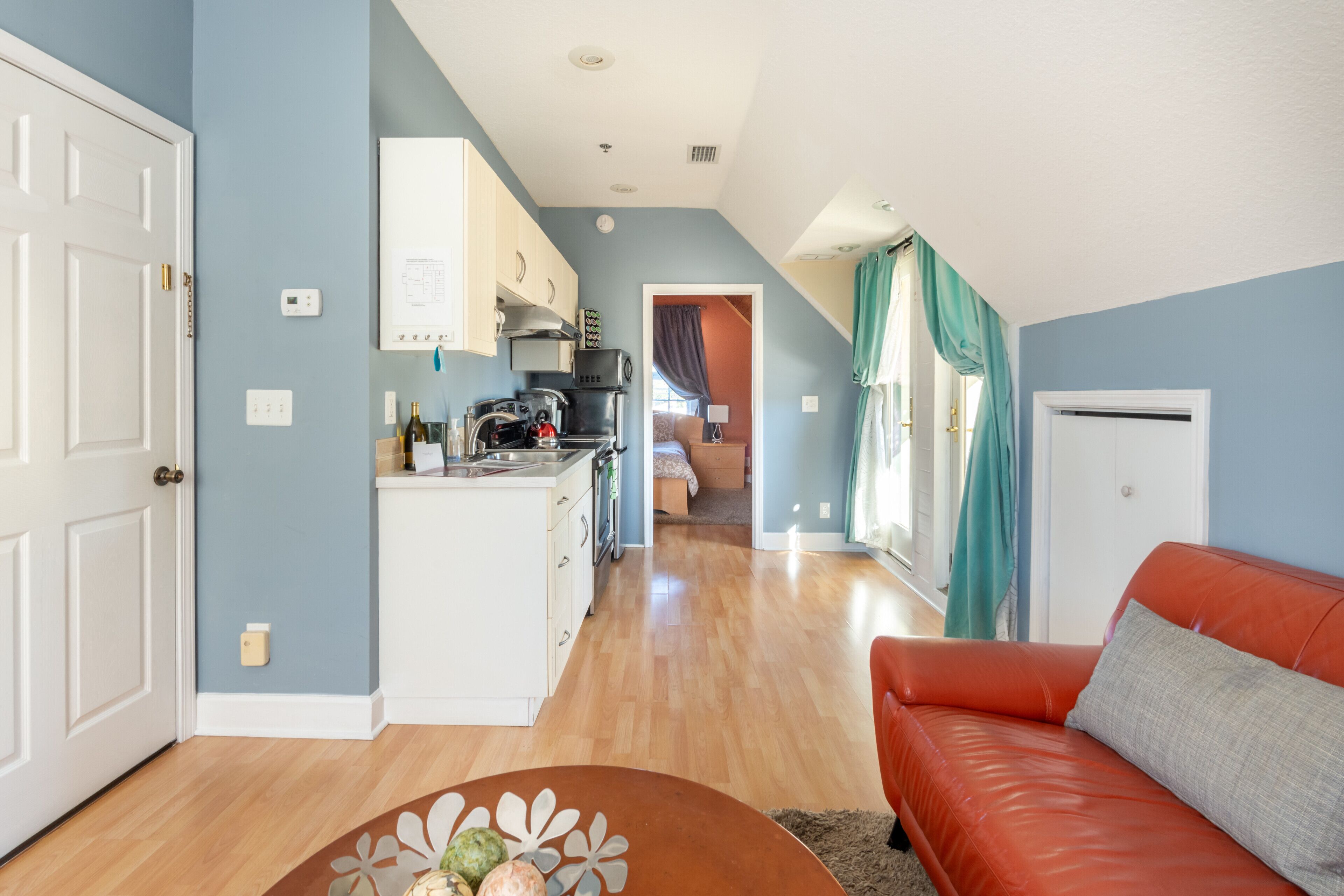 Smart TV, DVD player, books
