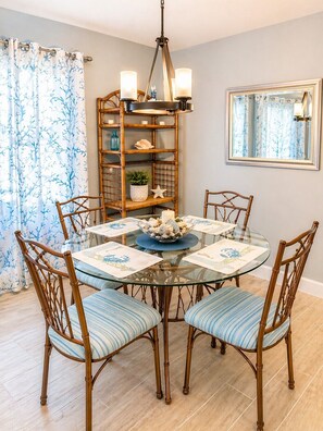 Dining - Beautiful Spacious, 1500 SF, No Drive Beach, Heated Oceanfront Pool, Pets OK! (Daytona Beach Shores)