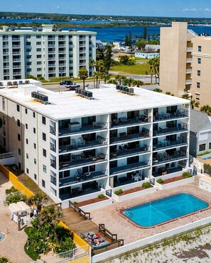 Exterior - Beautiful Spacious, 1500 SF, No Drive Beach, Heated Oceanfront Pool, Pets OK! (Daytona Beach Shores)
