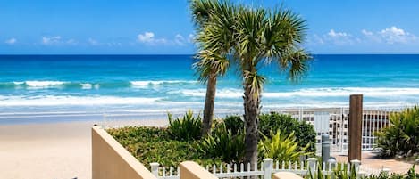 Am Strand, Liegestühle, Strandtücher