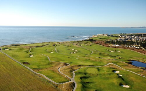 Seaside Retreat near Surfers Beach NEWLY REMODELED