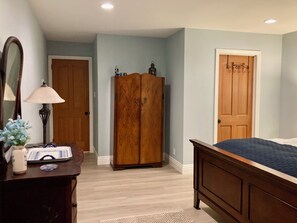 2 chambres, bureau, fer et planche à repasser, accès au Wi-Fi (inclus)