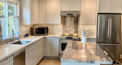 Seaside Retreat near Surfers Beach NEWLY REMODELED