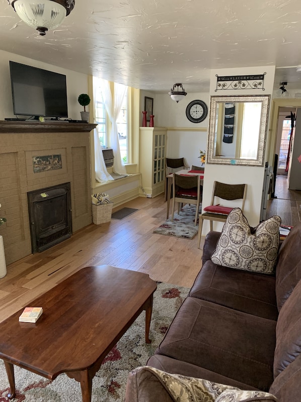 Smart-TV, DVD-Player, Bücher