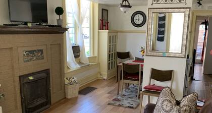 LOVELY 1 Bedroom Apartment in the Heart of Golden