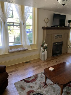Smart TV, DVD player, books