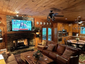 Smart TV, chimenea y reproductor de DVD 