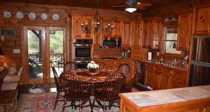 Beautiful Log Cabin with river access to The Watagua. Newly added Fire Pit