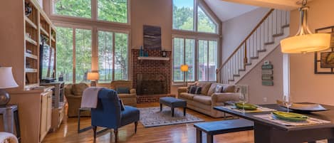 Smart TV, fireplace, DVD player, books