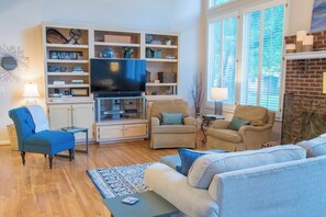 Smart TV, fireplace, DVD player, books