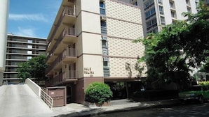 A multi-story building with balconies and a sign reading "Hale & Walina". - BOOK 30 DAYS OCT 15-NOV FREE PARKING! UNIT 52 WALK TO INTL MKT, TARGET, BEACH (Honolulu)