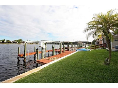 QUIET 4 unit condo, With a BEAUTIFUL view of Lake Louise. Dock space available