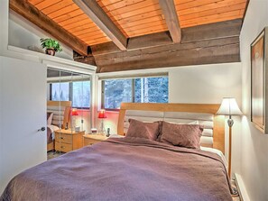 2 bedrooms, iron/ironing board, free WiFi, bed sheets - Vail Creekside 1BR + 1 Loft BR w/ Mtn Views!--free shuttle to skiing (Vail)