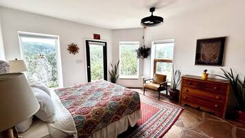 2 habitaciones, escritorio, tabla de planchar con plancha y wifi gratis