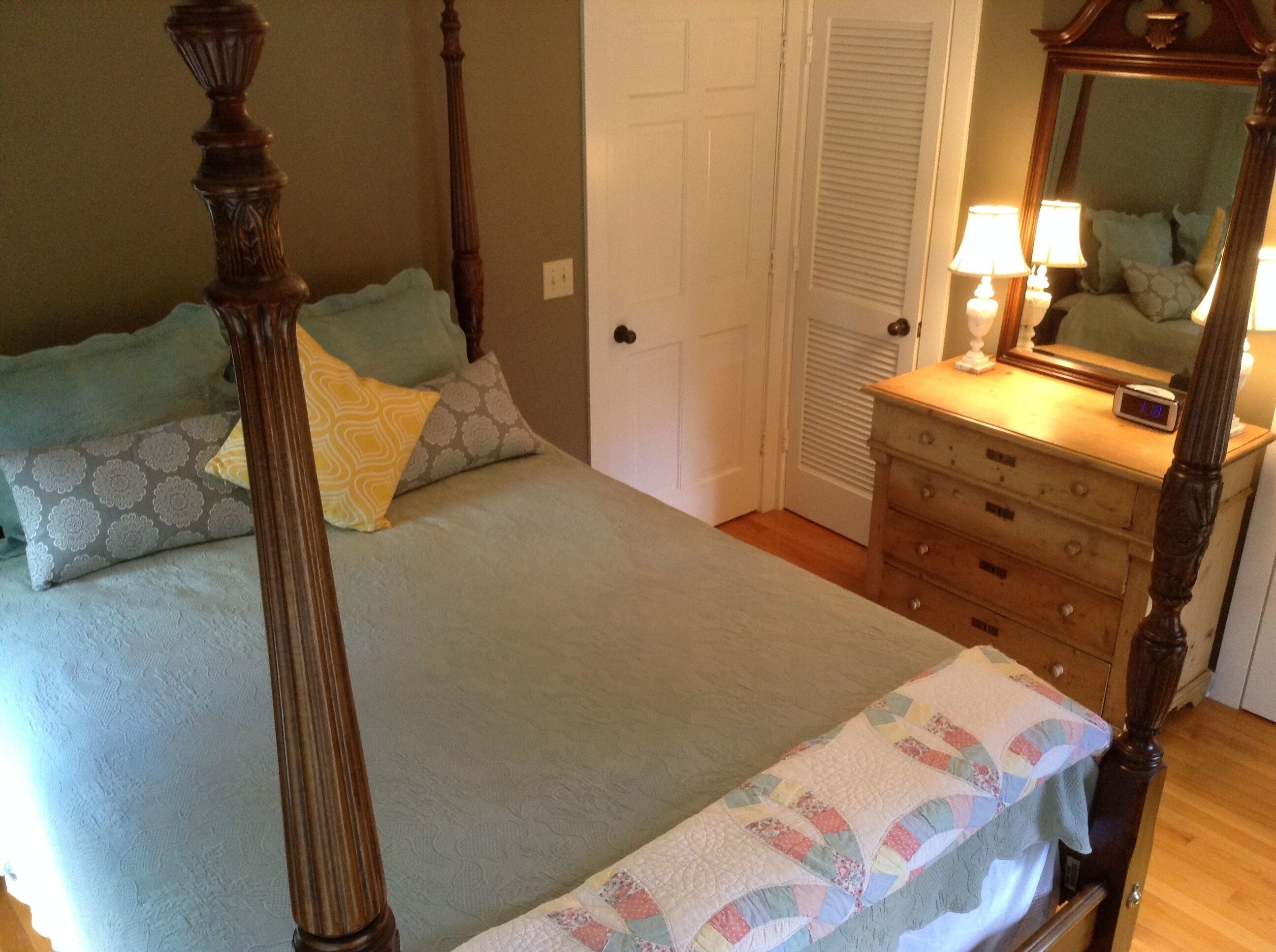 2 habitaciones, tabla de planchar con plancha, wifi y ropa de cama 