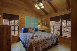 3 habitaciones, tabla de planchar con plancha, wifi y ropa de cama 