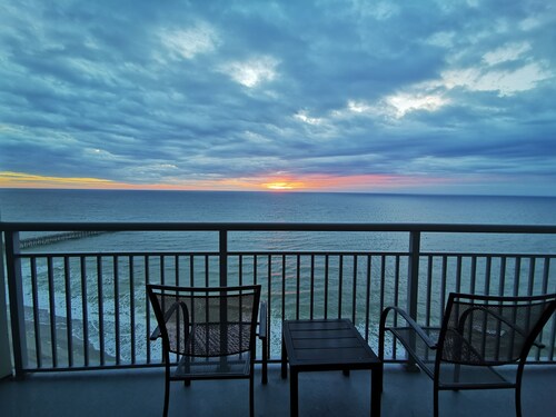 Luxury 2 bds / 2 ba Condo, moderni sisustus. Suora Ocean-Front, upea näköala 