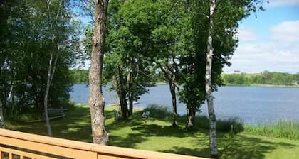 Lake Front Big Yard kalastus Dock Paddle Boards AC Campfire Uima Grill Deck